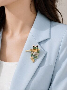 Musical Frog Green Crystal Gold Brooch